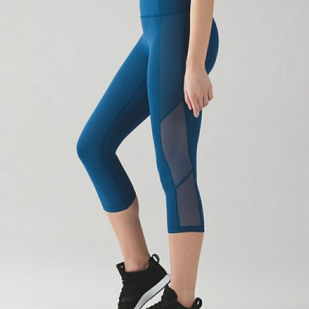 Lululemon Body Con CropPoseidon